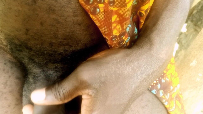 Judith xxx: Masturbating Honey Affectionate