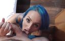 Robin Reid: Video privado con Monica Mavi, chica caliente de pelo azul...
