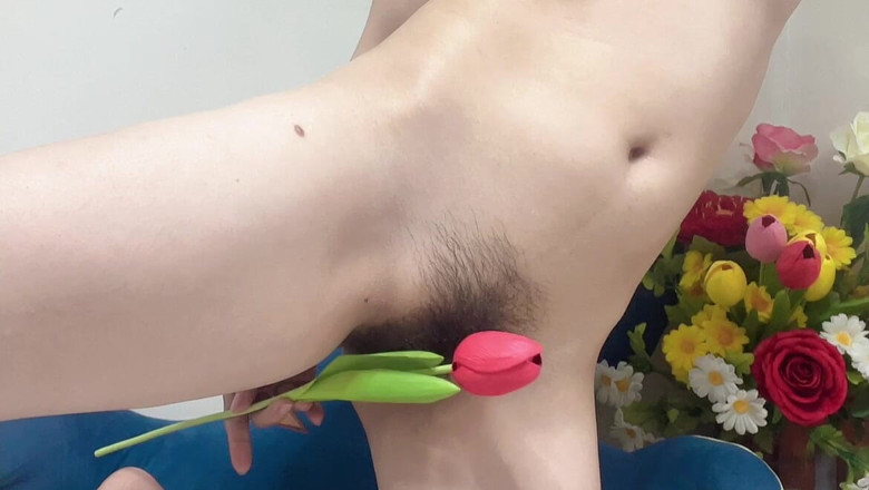 sweethanajapanese: Petite söt hana suger kuk och knullar sedan hennes tighta...