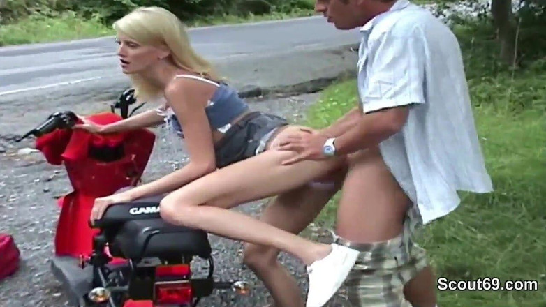 Full porn collection: Tschechisches teenie verführt falsches porno-casting im freien von 2 deutschen jungs