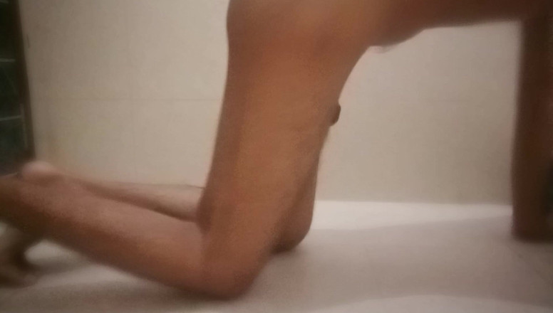 Anesh_143: 毎朝起きたら激しく犯されるのが好きです