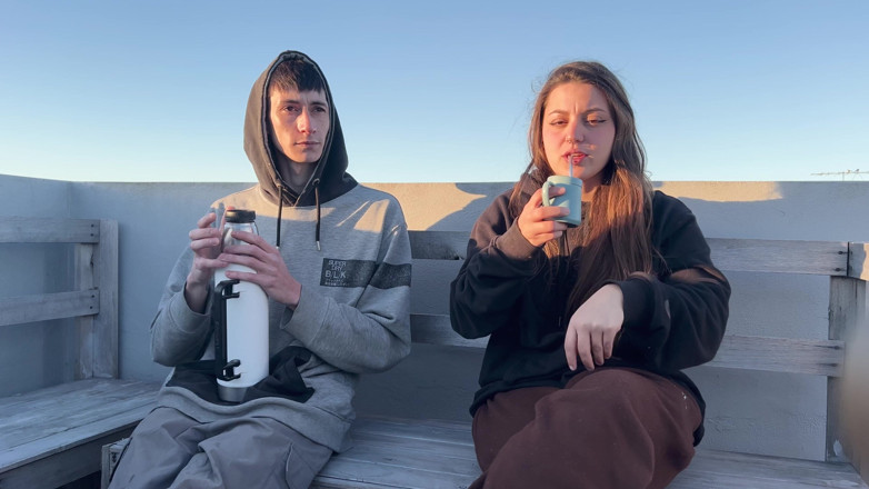 Sr Mono y Alba: Догляд! Можливо, за нами спостерігають сусіди... Але я хочу відсмоктати твій член зараз!