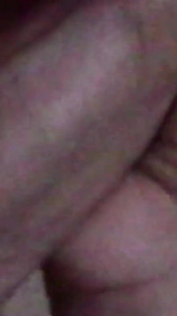 Orta yaşlı seksi kadın ağzıma büyük boşalma ile yakın çekim