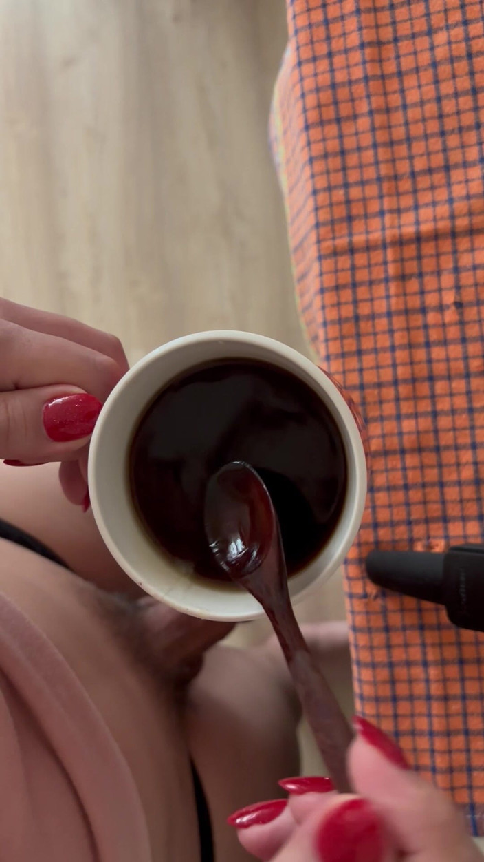 Vlada Brilliant: Klaarkomen in Yum Yum Koffie