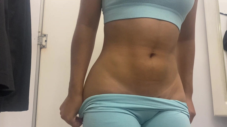 AndreaBellotiStar: Oblékání kabinky v nákupním středisku