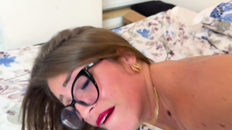 Tiffany Montavani: Frații vitregi văd o poză și au fost pumnați într-o masturbare
