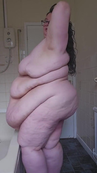 SSBBW Goddess Bathroom Strip and Catwalk