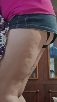 내 계모는 라디에이터에 대해 나를 열심히 누르고 스트랩온으로 나를 잘 따먹어