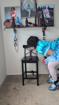 Sissy Candy speelt met dildo's deel 1