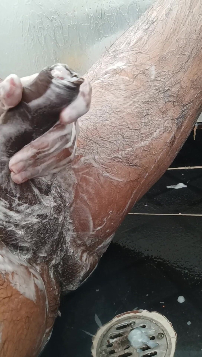 Tommhot: Залежний від мастурбації, я у ванній.