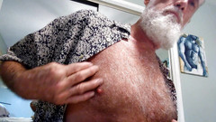 Mr hairy gardener: Air mani terus muncrat