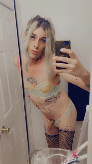 CarmenMelatonin: Bikini babe needs to get fucked
