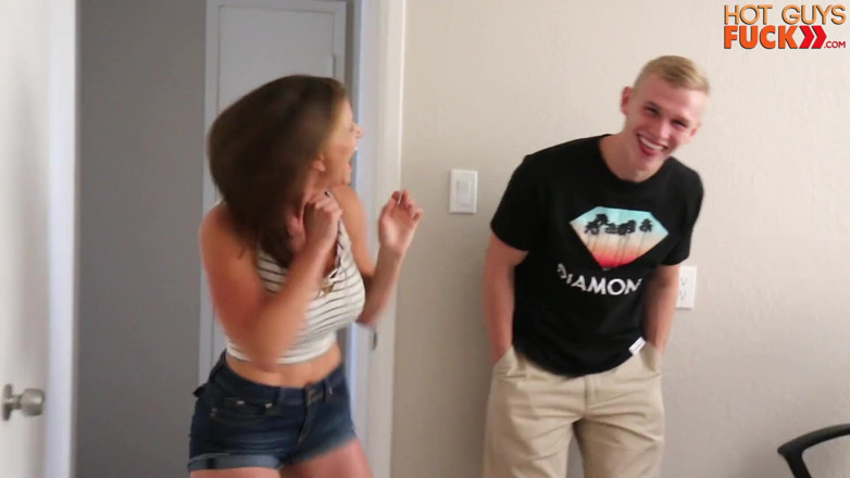 Hot Guys Fuck: Gespierde jock Richard Sutherland neukt Monica Scott