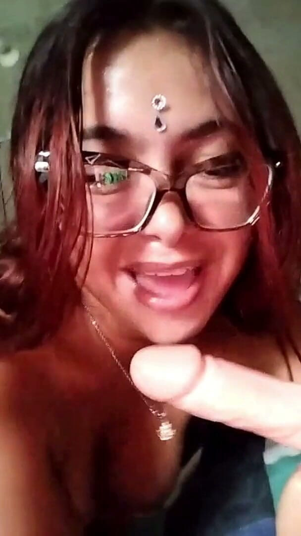 Colombianas amateur: Latiana s velkými prsy odpovídá na videohovory a má sex...