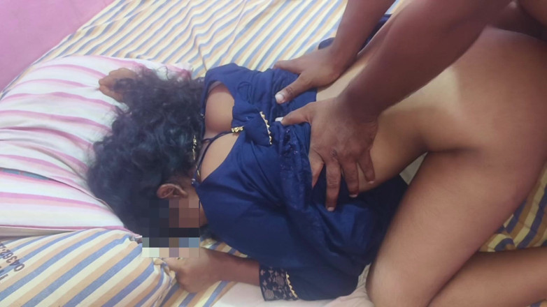 VillageBlackfairy: Sex-mallu-mädchen, karotte auf den rücken ihres freundes gefilmt