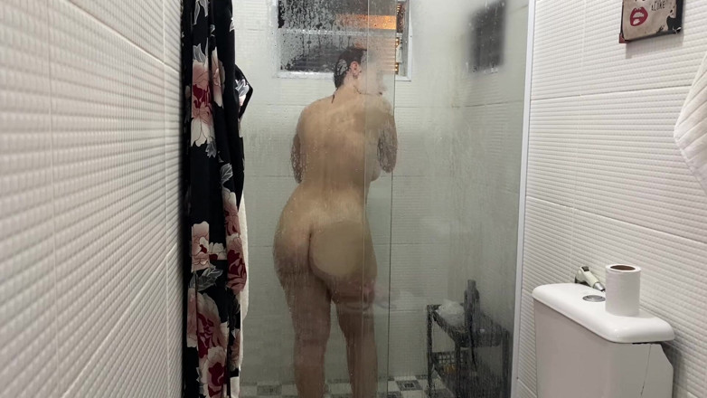 Curious Electra: Do You Like Watching Me Shower?