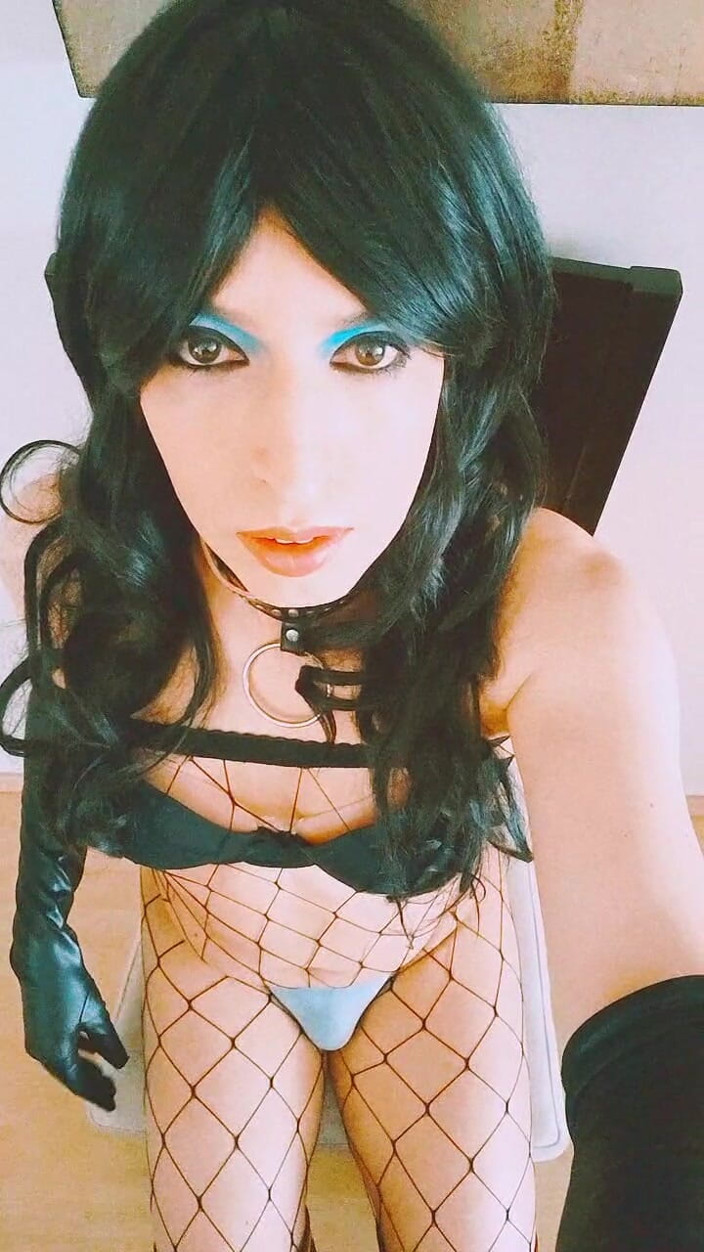 Tammy sissy slave: Trening z dildo