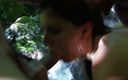 Hot Girlz: हॉट अजनबी बेब की कैंपर द्वारा जंगल में चुदाई