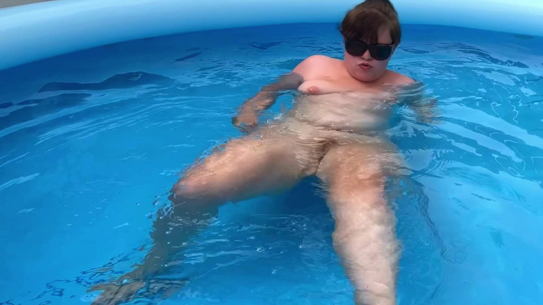 DollBabyLynn: POV: pool-creeper erwischt! Anal-devore