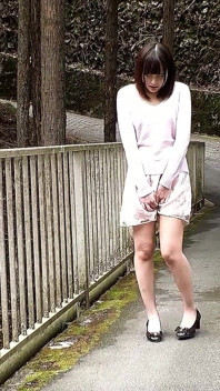 Asiatisches teen Mihono wurde beim Date im freien zu hause gefingert und bekam einen blowjob