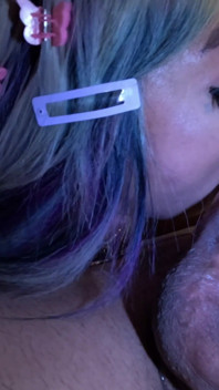 Ébano belleza Lucckii You tiene increíbles habilidades de mamada y ama el semen en su cara