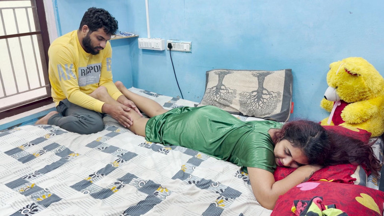 Vaishnavysharunraj: Herrin Fußmassage vom sklaven