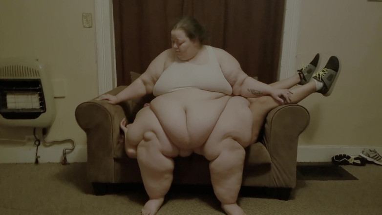 Full Weight Productions: Queen Nora &amp; Její ženská pohovka