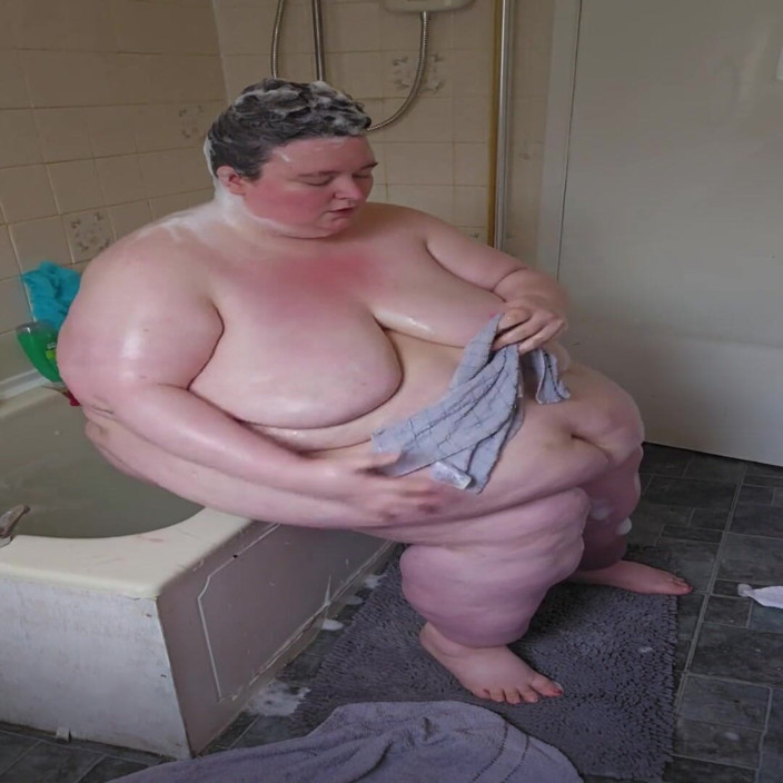 SSBBWLadyBrads: SSBBW Incapaz de tomar banho parte 2 no banheiro