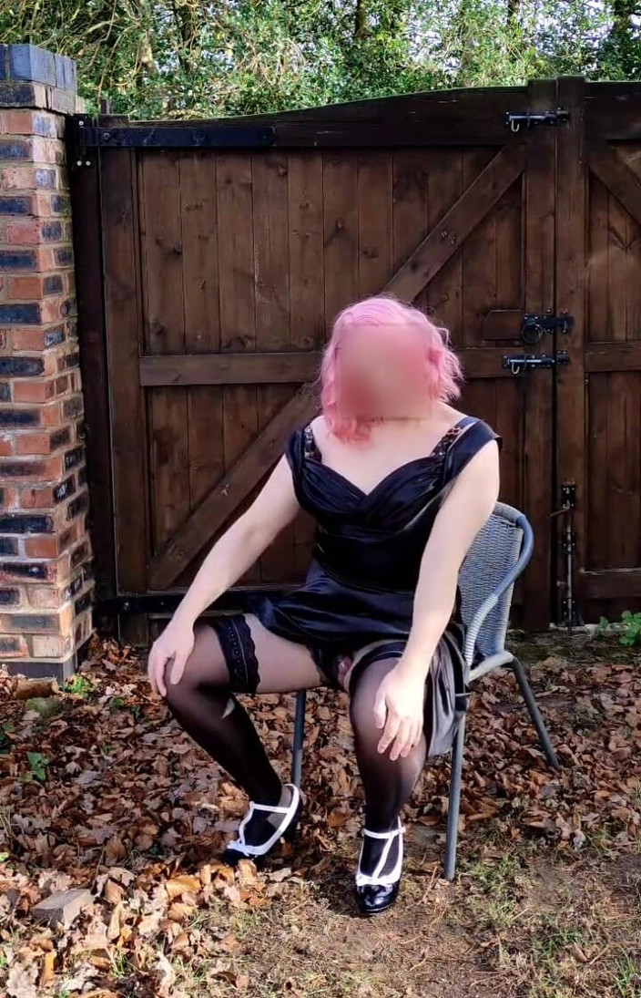 Nottstvslut: Waria hot dengan satin hitam