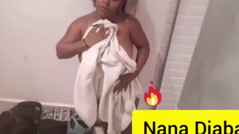CASALNUTTELA: Wanita semok lagi asik mandi