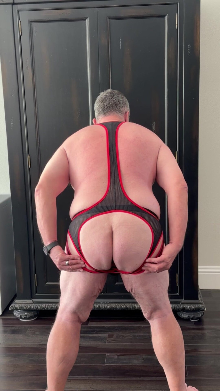 GottaLuvBB: Wresting Coach Modeling Uniform