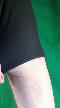 Nur ein T-shirt und einiges an Precum
