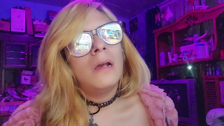 Crystal Phoenix: ซิสซี่สวมสร้อยคอเซ็กซี่ที่โบสถ์ Asmr