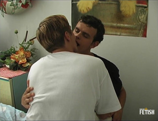 Gay Diaries: หนุ่มเกย์ทวิงค์จูบและดูดควยขนดกของเพื่อนจนแตกคาปาก