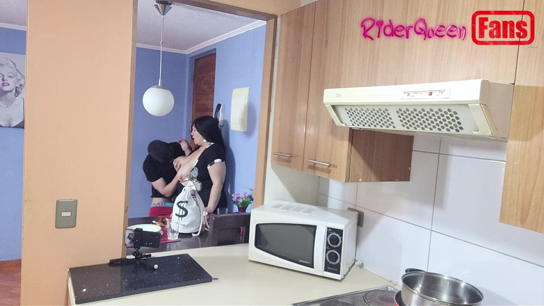Riderqueen: Videos for Fans: a Masked Young Man Fucks Me in...