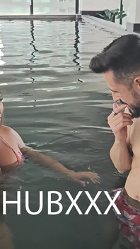 Pool Party Gali and Tigre