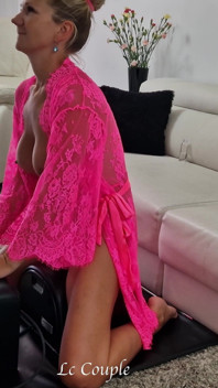 MILF Asked a Friend to Record Sybian Video and for Thank That She Sucked His Dick Until Cumshot
