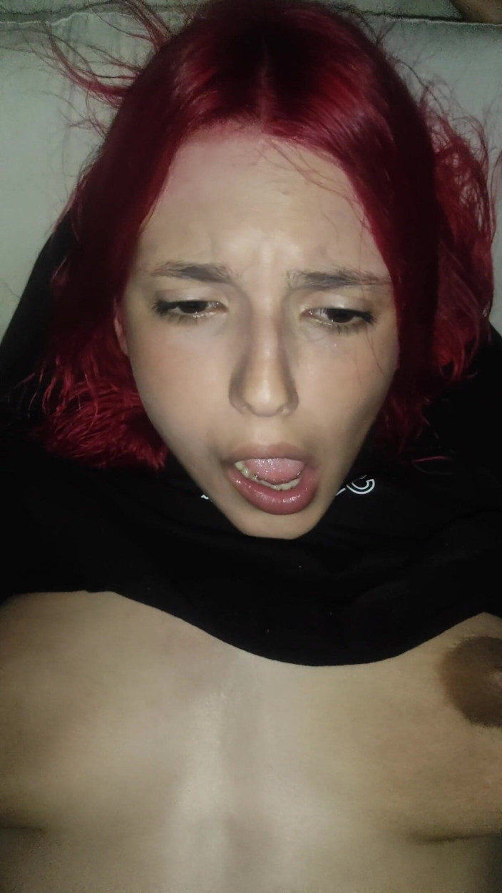 Endemoniados: Blowjob super dan kongkek daripada remaja berambut merah kurus pada...