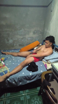 Filipino Teen Engraver Jerks Himself off in the Shower Until He Cums