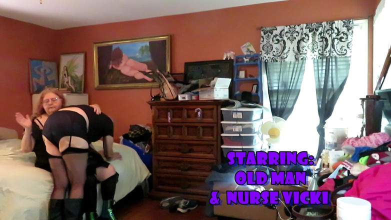 BBW nurse Vicki adventures with friends: Výprask zadku mé Sissy Sub!