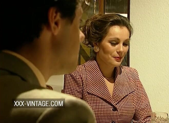 XXX-Vintage: Vintage trójkąt na przyjęciu swingersów - 2 sceny w 1