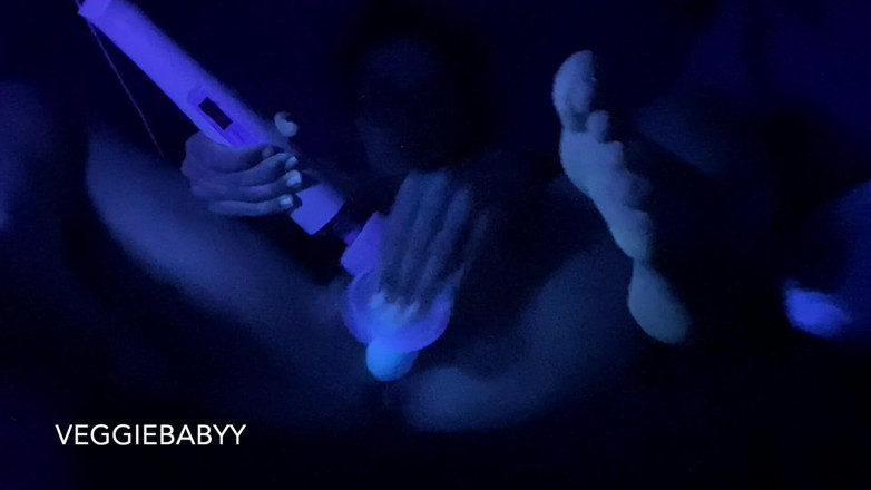 Veggiebabyy: Testing Out New Dildo - Blacklight Cums