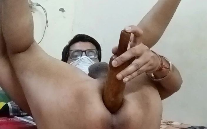 Rockko234: Suami India lagi asik fisting pantat sambil bugil di ranjang