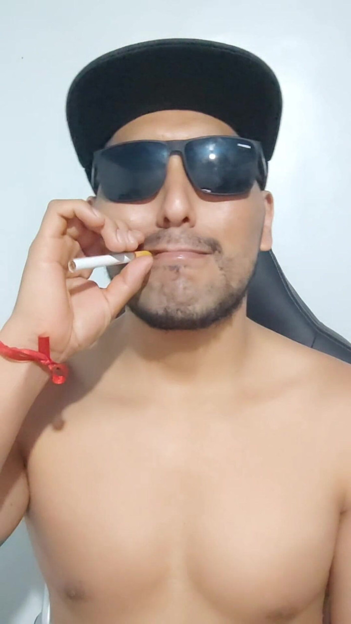 Hornyboy2058: Alpha Man nhổ nước bọt và làm nhục