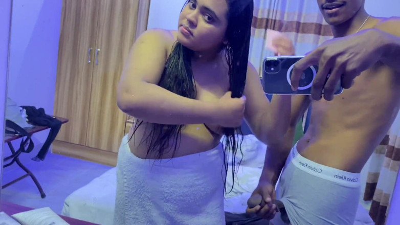 Nadiyaxxx02: Devar en Bhabhi, wij, twee, begrijpen niets behalve seks, dus...
