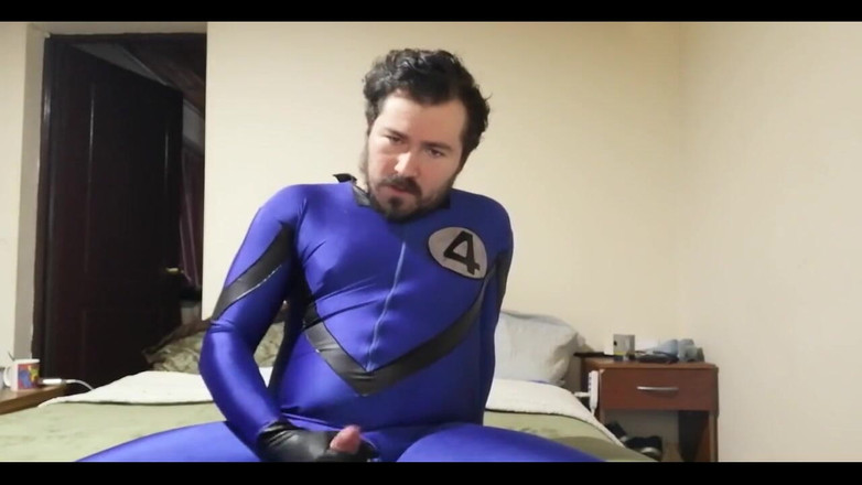 Rokkuman: Cosplay Mister Fantastic Wanker Versão