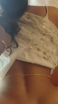 Il fantastico culo sexy di riya si scopa un audio hindi