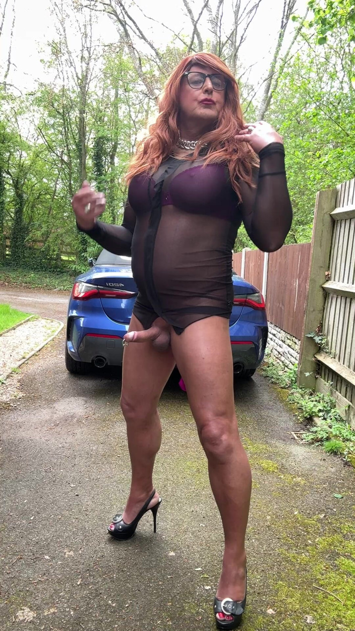 Kellycd2022: Seksowny Crossdresser Kellycd2022 w Black See Thru Sukienka i szpilki