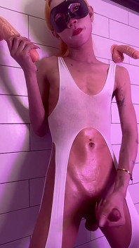 Ladyboy Nisha เล่นซ่อนหา ดูเธอขย่มควยอ่อนเยาว์เซ็กซี่