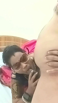 Gorąca Kerala Cute Mężatki Kavya Głębokie gardło Obciąganie i ostry seks w ciasnej cipce z personelem biurowym w domu